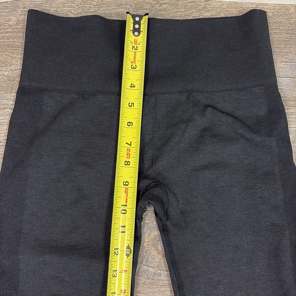 Lululemon Seamlessly Street Crop Pants -Heathered Black Size 6